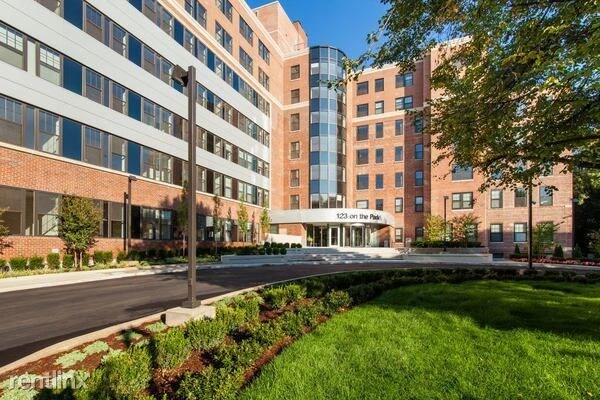 Foto principal - 120 Parkside Ave