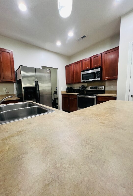 Building Photo - 335 Flyway Rd