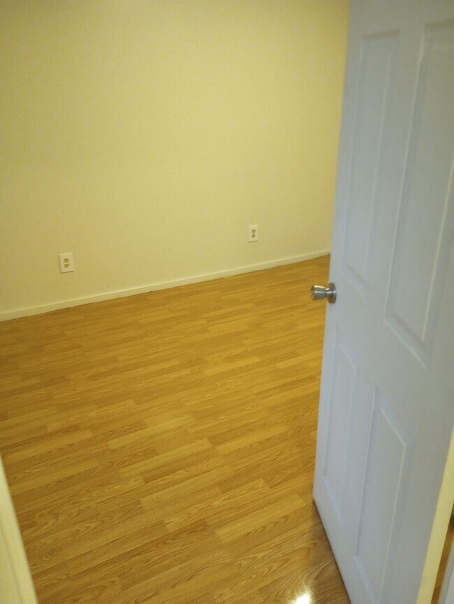 Foto del edificio - 3148 McClure Ave