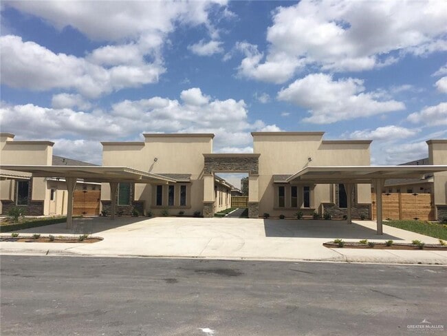 Building Photo - 1702 W Smith Dr