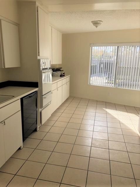 Foto principal - 8365 Gregory Way