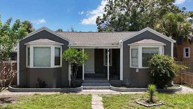 Building Photo - 618 17th Ave S