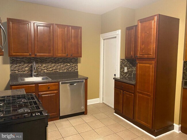 Foto del edificio - 6232 Haverford Ave