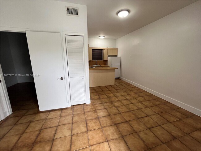 Foto del edificio - 920 SW 30th Ave