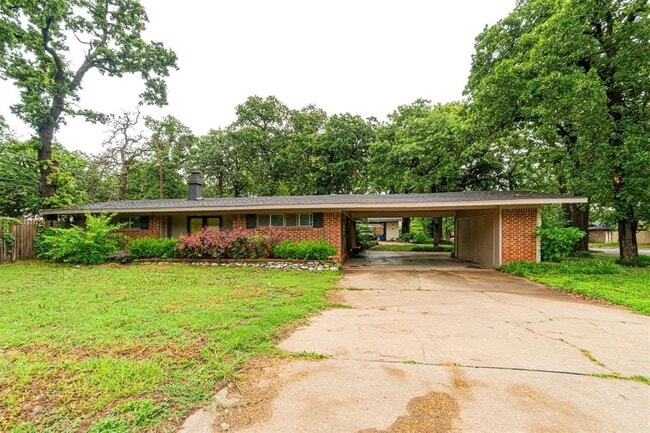 Building Photo - 6741 Tall Oaks Dr