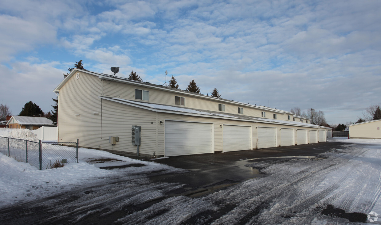 Primary Photo - 340 Moonlite Dr