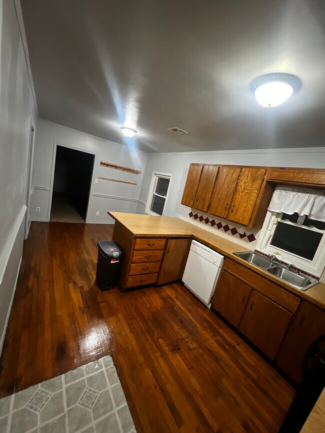 Foto del edificio - 237 N Rogers Ave