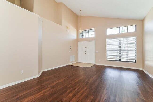 Foto del edificio - 671 Hardwood Cir