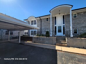Building Photo - 719 W Stackman Dr