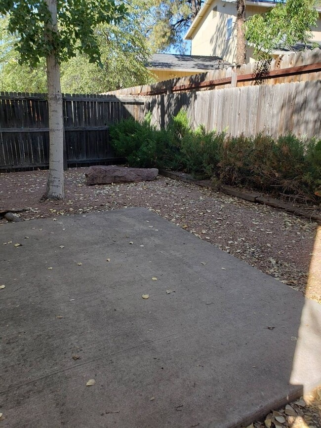 Foto del edificio - 2 Bed / 1 Bath in 4-Plex