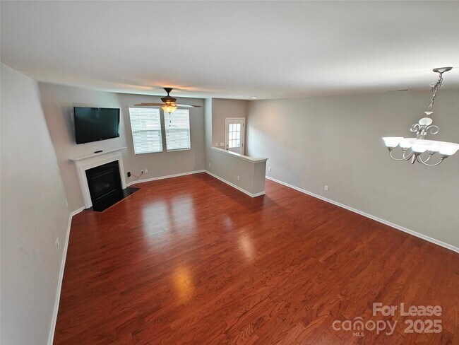 Foto del edificio - 8230 Viewpoint Lane
