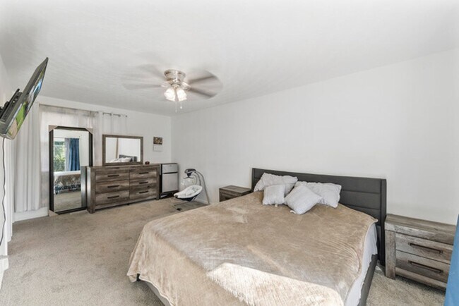 Building Photo - 4 Bedroom home nestled in the heart of Nor...