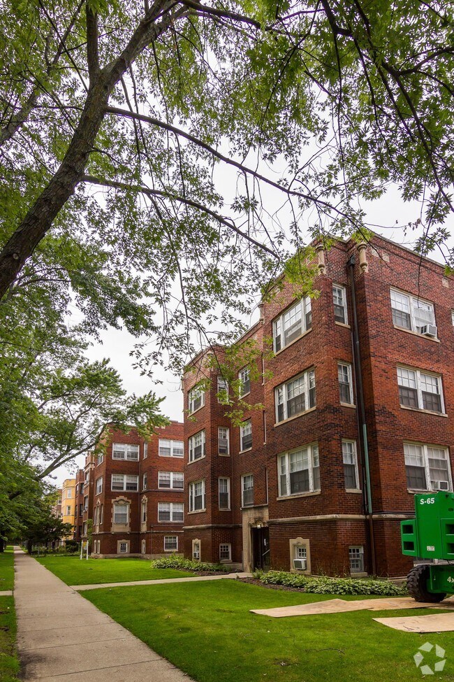 171220 W Albion Apartments in Chicago, IL