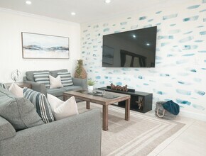 Building Photo - 1015 NE 89th St