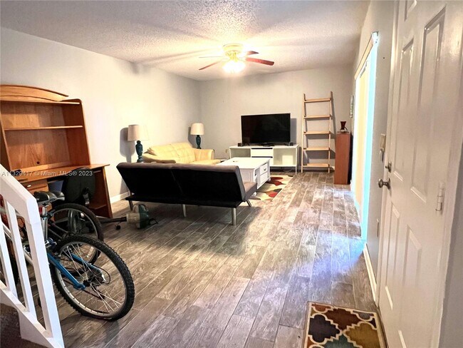 Foto del edificio - 6447 SE Windsong Ln