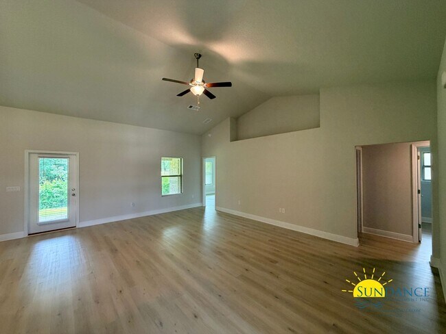 Foto del edificio - Beautiful 4-Bedroom Home in Quiet Crestview Cul-de-Sac!