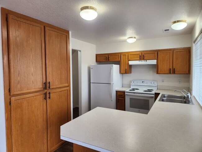 Foto del edificio - 801 Blueberry Ln