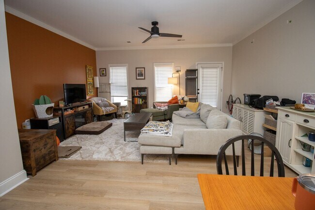 Foto del edificio - 2 bedroom/2.5 bathroom townhouse in Arsenal Hill
