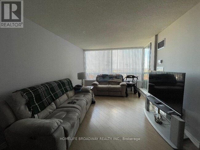 Building Photo - 350 Alton Towers Cir