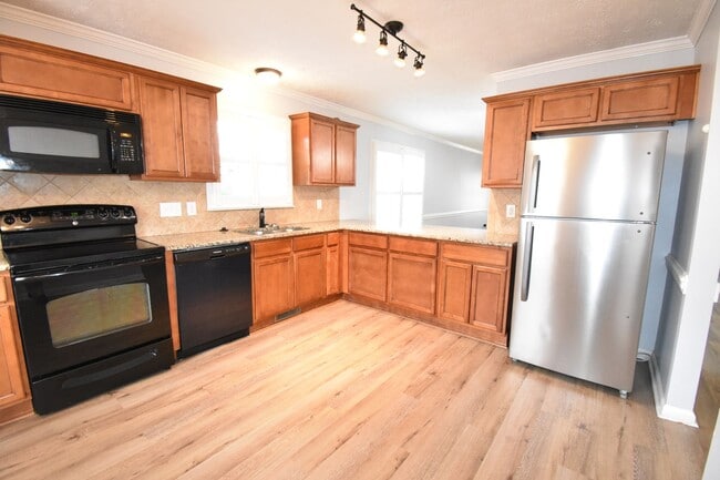 Foto del edificio - Coming Soon: 3 Bedroom 2 Bath Home-(NO PETS)