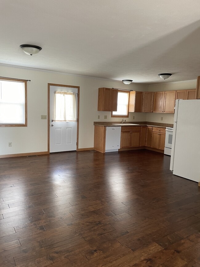 Building Photo - 206 W Albro St
