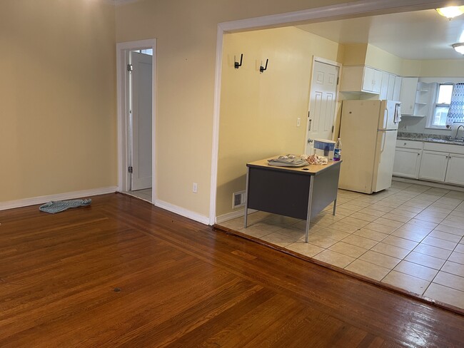 Door on right apartment entrance and kitchen, bathroom door on left - 3 Springate St