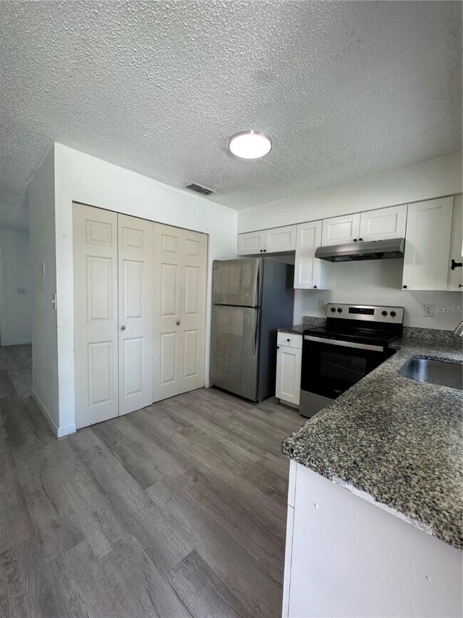 Foto del edificio - 704 Sunset Ave