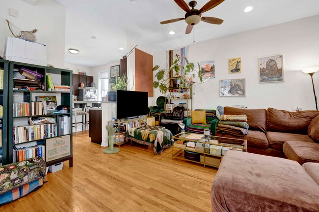 Photo - 1903 W Dickens Ave House