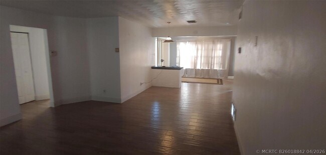 Foto del edificio - 3860 NW 8th Pl