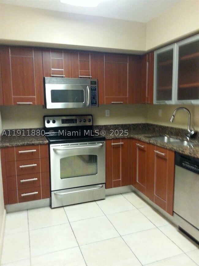 Foto del edificio - 3300 NE 191st St