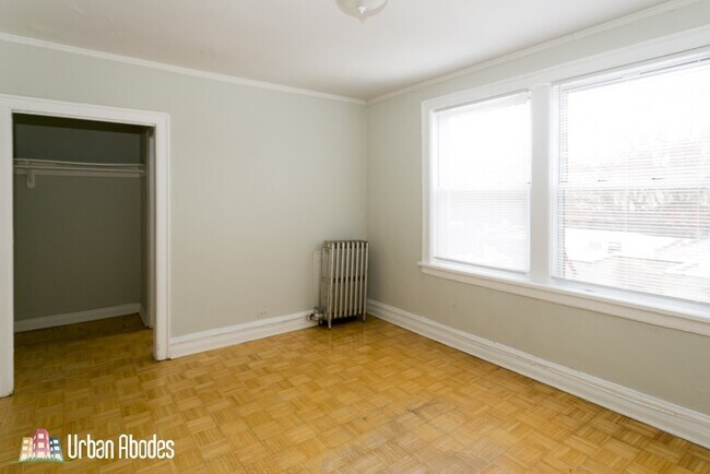 Foto del edificio - 717 W Belmont Ave
