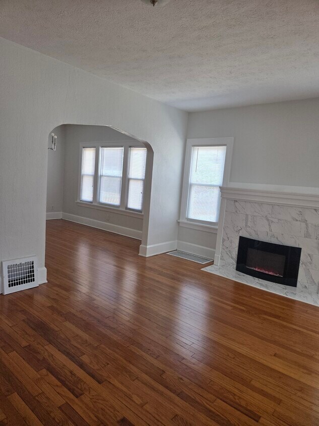 Foto principal - 328 E 6th St