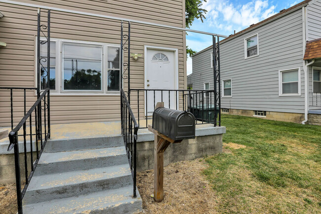 Building Photo - 3086 Sullivant Ave