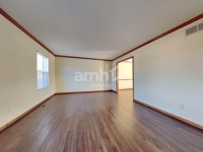 Foto del edificio - 6088 Lakewood Dr