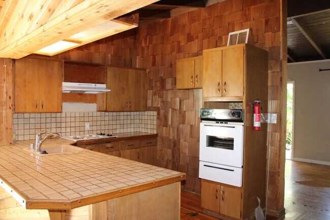 Building Photo - Charming 3 Bed 2 Bath House for lease.