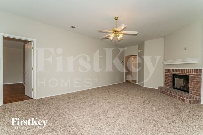 Foto del edificio - 207 Amherst Dr