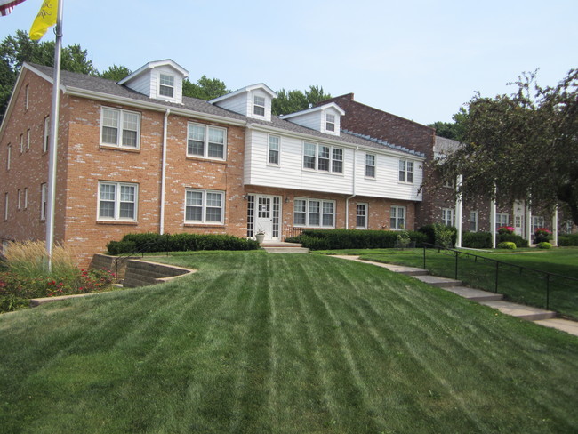 Building Photo - Sandra Ann Apartments