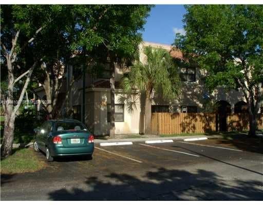 Foto del edificio - 513 Racquet Club Rd