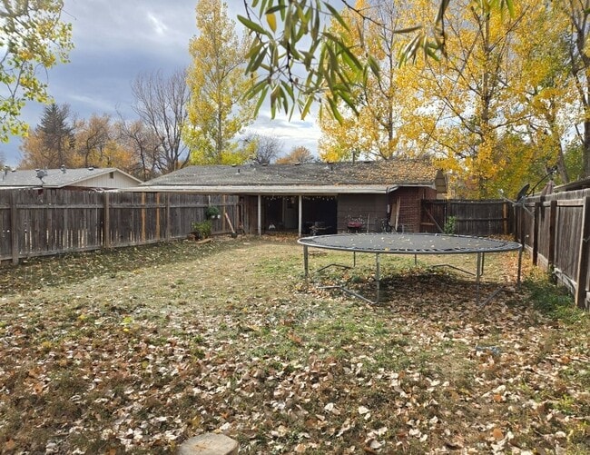 Building Photo - 1104 Castlerock Dr