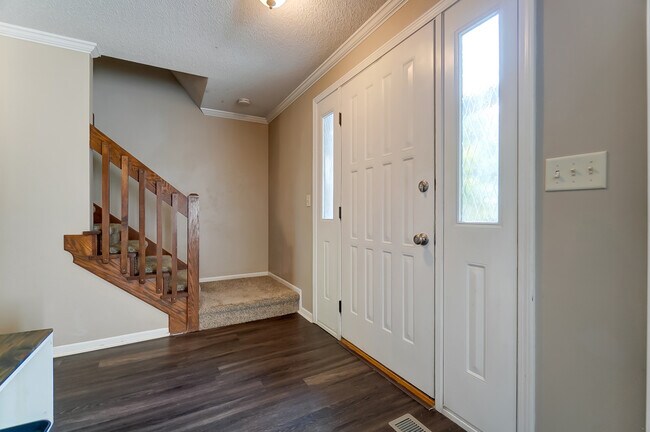 Building Photo - 5931 Spring Oak Ct