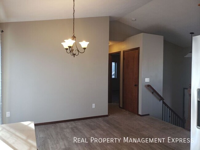 Building Photo - 4600 S Wassom Ave