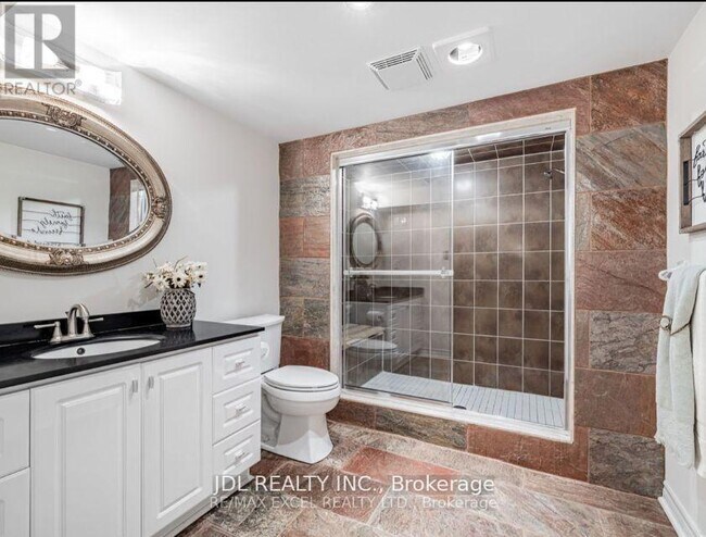 Photo du bâtiment - 20 Ralph Chalmers Ave