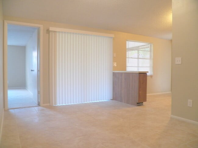 Building Photo - 9402 Lonsdale Ct