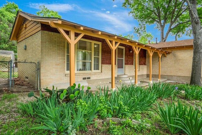 Building Photo - 6343 Parkdale Dr