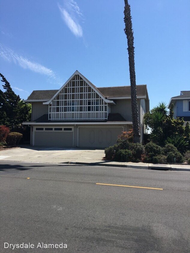 Primary Photo - 3 br, 2 bath House - 2912 Bayview Drive