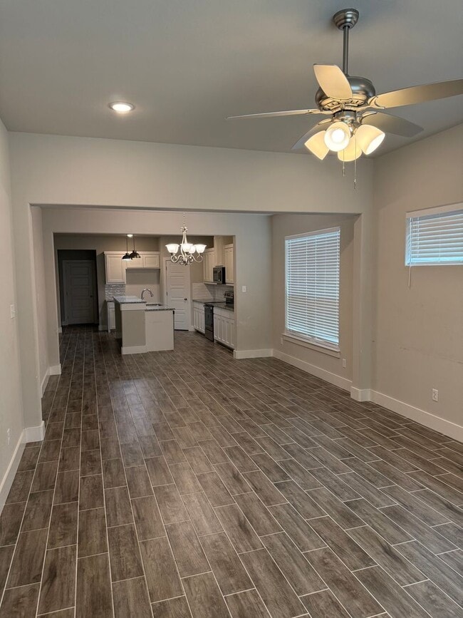 Building Photo - 3/2/2 - GODLEY ISD - GREAT Neighborhood