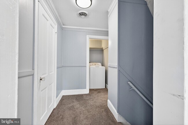 Foto del edificio - 216 W Division St