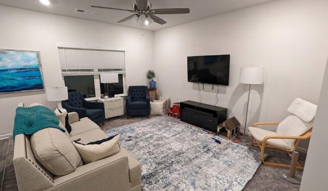 Foto del edificio - Room in House on Gala Ln