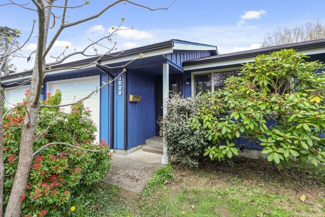 Foto del edificio - Move in ready NOW! Desirable west side location! 2 bed/ 1.75 bath. Olympia school district.