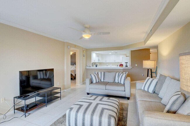 Building Photo - 12528 Crystal Pointe Dr
